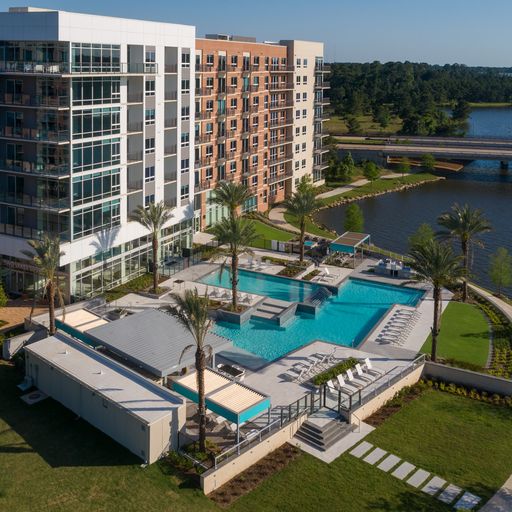 Apartment with pool